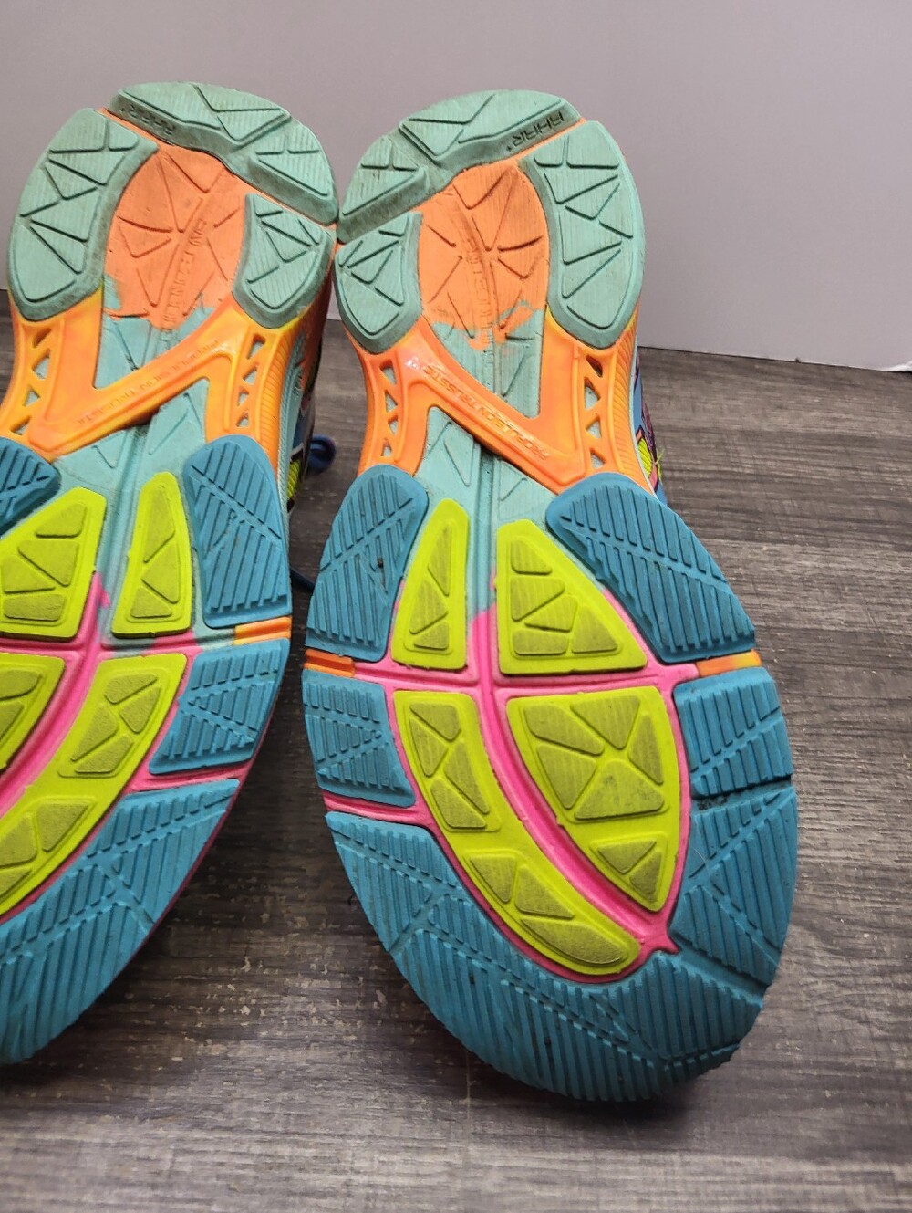 Asics Gel-Noosa Tri 10 Women's Size 7 Running Shoes T580N Neon Graffiti - Picture 7 of 10